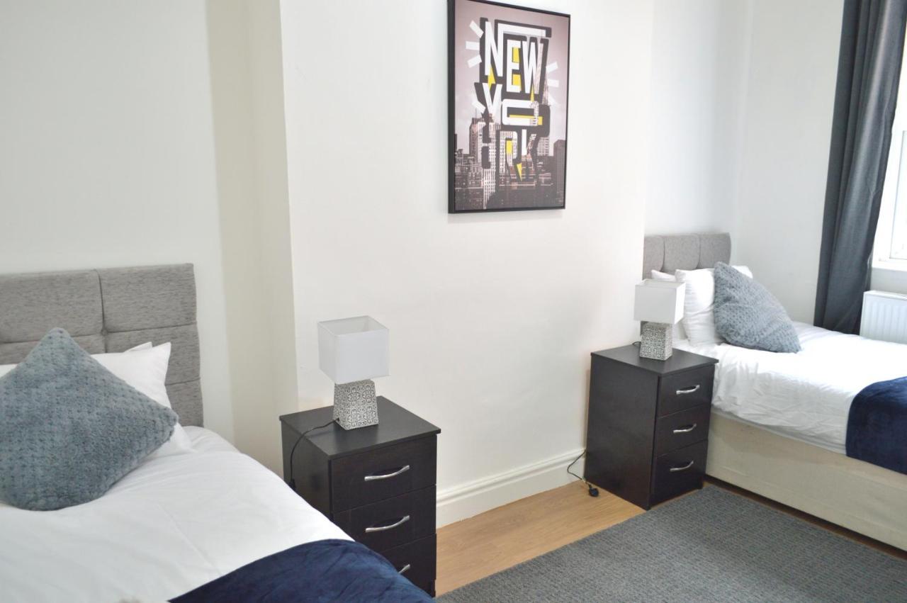 Beautiful Two-Bed Apartment With Driveway Parking نوتينغهام المظهر الخارجي الصورة
